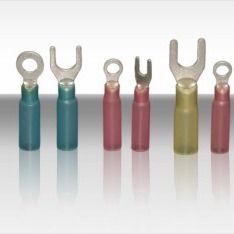 Καλή τιμή Η κόκκινη ύλη συγκολλήσεως και η θερμότητα συρρικνώνονται τα τερματικά καλωδίων σφραγίδων ύλης συγκολλήσεως συνδετήρων AWG22-18 σε απευθείας σύνδεση