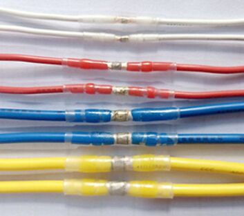 Καλή τιμή Wirerange 22-10 AWG Συνδετήρας θερμικής συρρίκνωσης Κίτρινος και μπλε αδιάβροχοι συνδετήρες καλωδίων για εφαρμογές ηλεκτρικής καλωδίωσης σε απευθείας σύνδεση